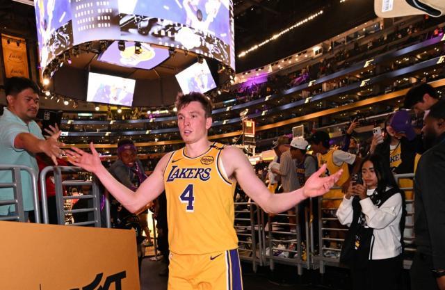 湖人新惊喜！23岁菜鸟崛起：三分5中5变詹皇绝配