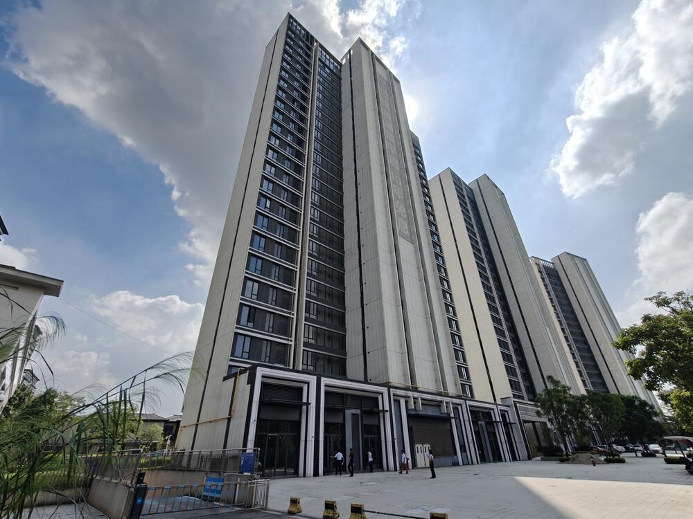 九游官网登录-东莞市一个小区487套房产打包拍卖，被人底价1.124亿元竞得