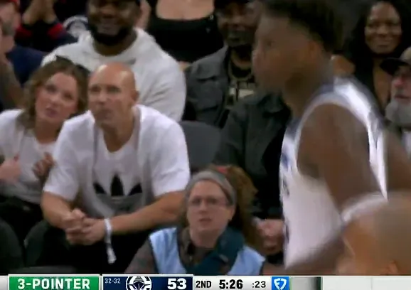 jiuyou网页登录-爱德华兹干拔三分投进已经6中5拿到17分，森林狼仅差快船3分