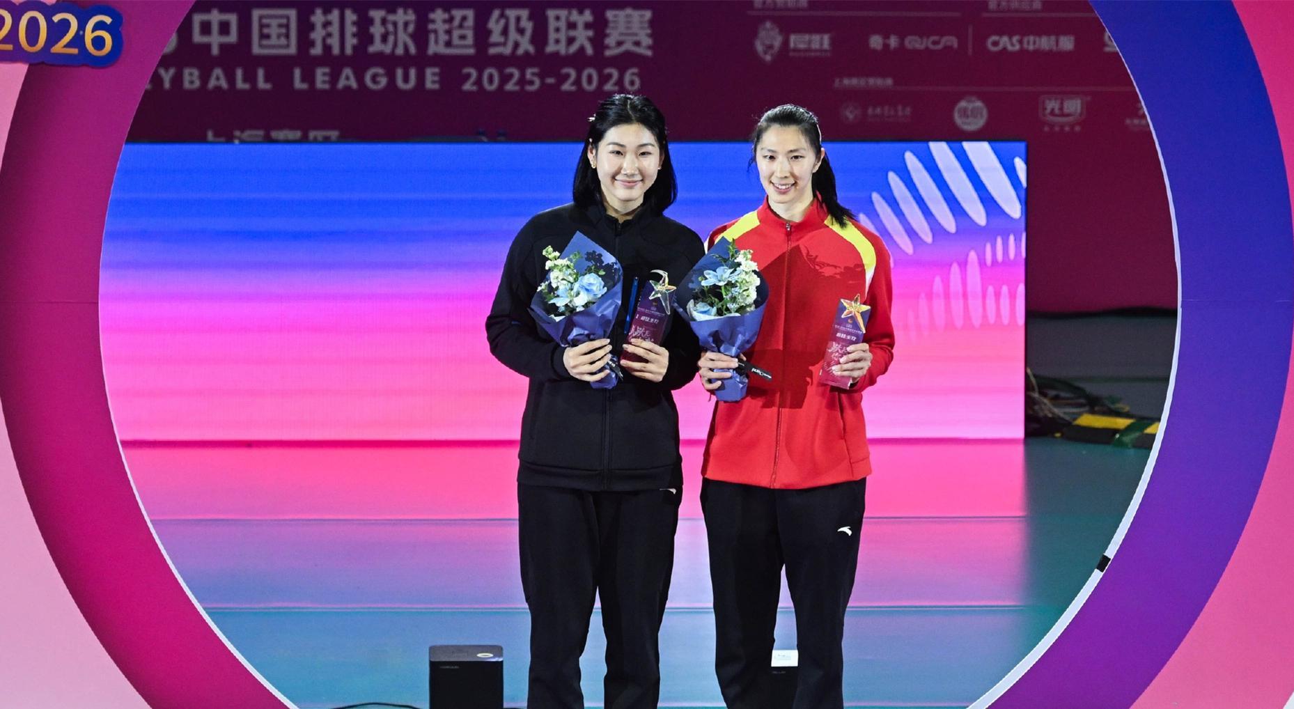 真人娱乐-三喜临门！中国女排19岁1米87主攻新星崛起：看齐李盈莹？